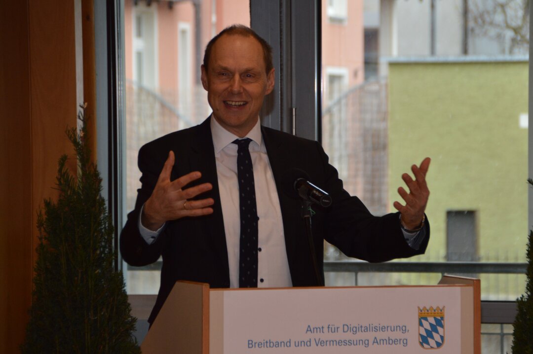 Der Präsident des Landesamts für Digitalisierung, Breitband und Vermessung, Herr Daniel Kleffel, hält die Festrede